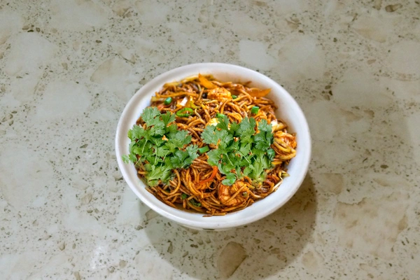 Desi Egg Chow mein Half