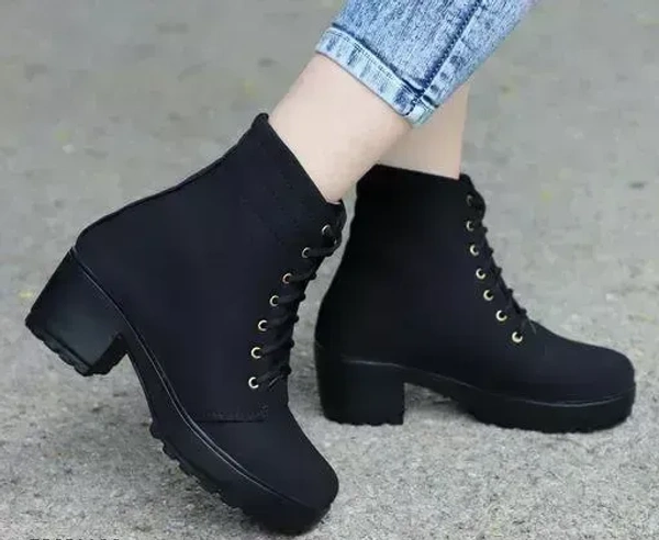 Voguish Women Boots Mo