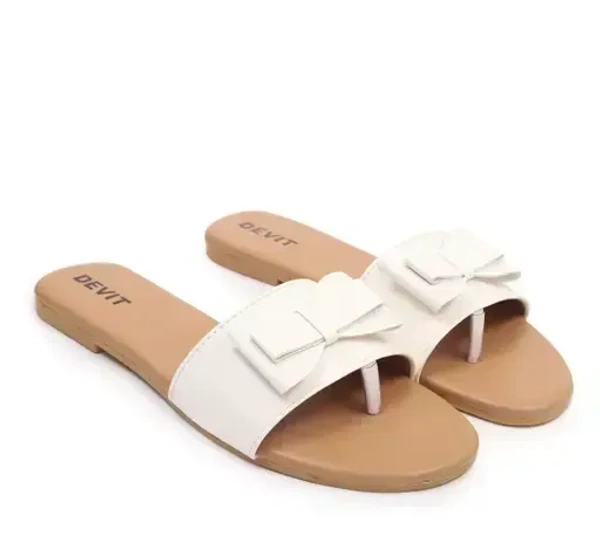 white flat sandals Mo