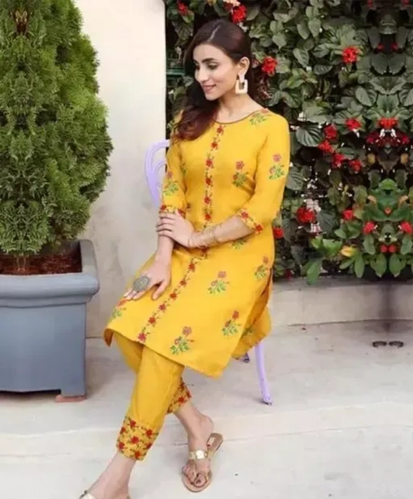 WOMEN KURTA SET WITH EMRODARY WORK FANCY KURTI WITH BOTTOM Mo 