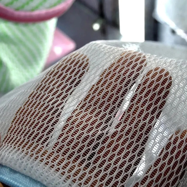 LARGE MESH LAUNDRY BAGS FOR DELICATES CLOTHS (1 PC)