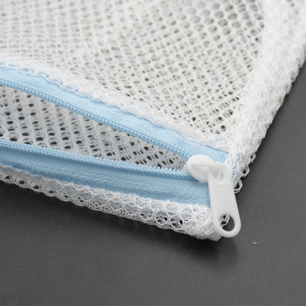 LARGE MESH LAUNDRY BAGS FOR DELICATES CLOTHS (1 PC)