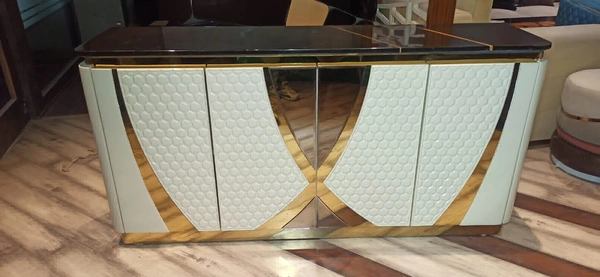 Honey Bee - 6'L x 1'6"D x 3'H
