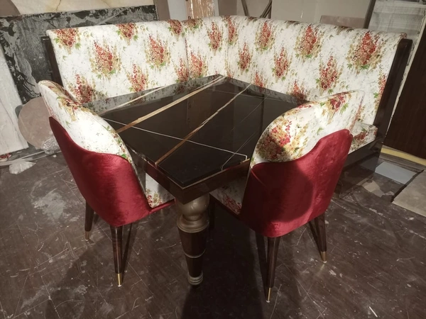 Mitos dining table