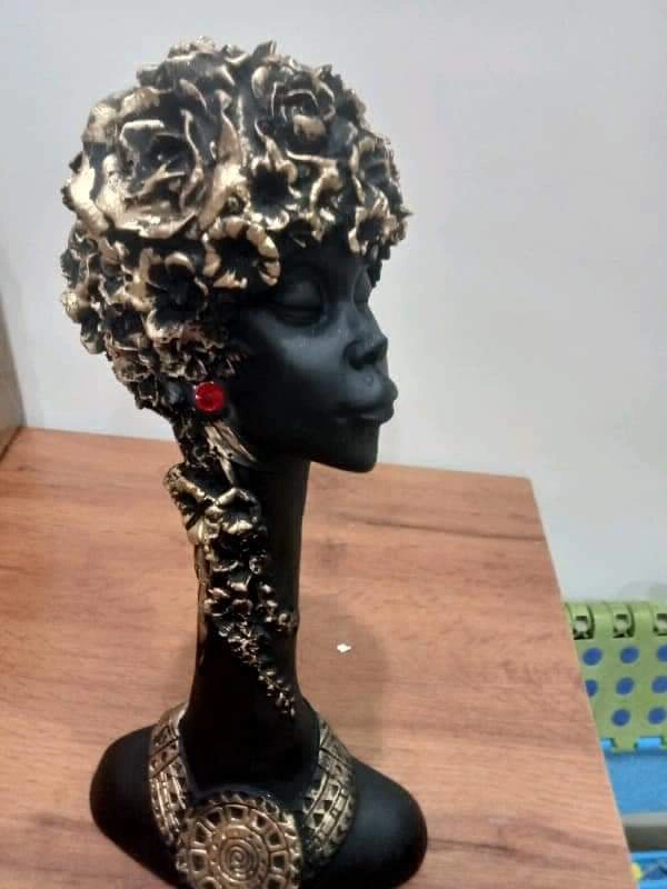 Lady Face Statue 02