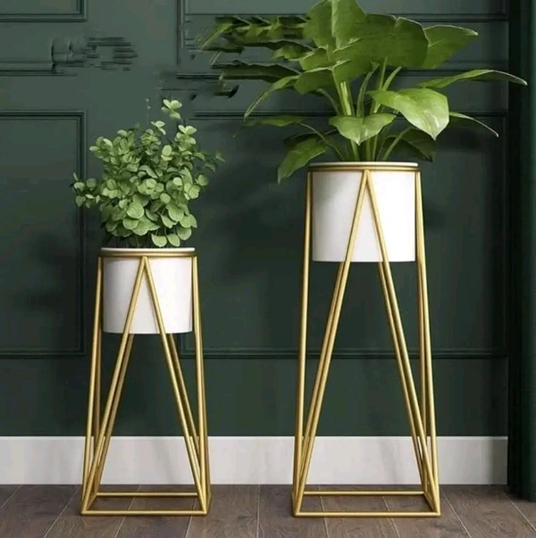 White Pot With Gold Stand 01 - White