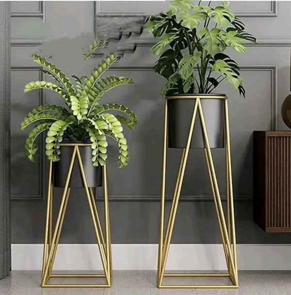 Black Pots With Golden Stand 04 - Black