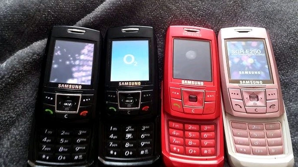 Samsung Mobile Phone (VGA Camera, Bluetooth,  - Red