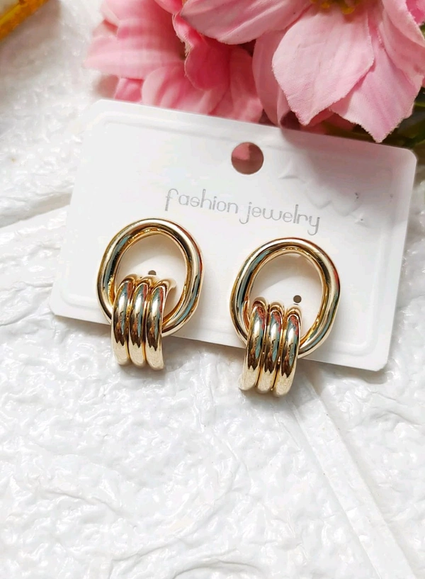 Golden Minimal Earrings 