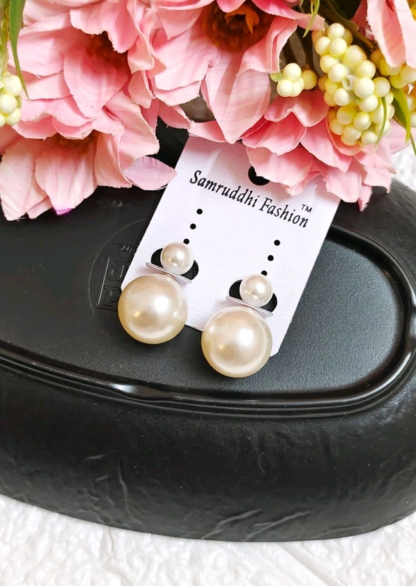 Unique Pearl Beauty Studs