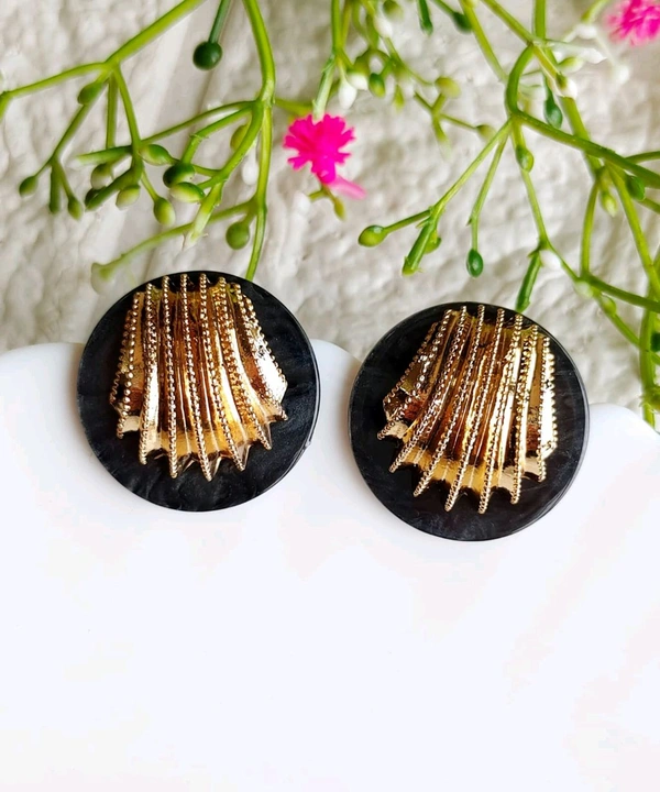 Pastel Shell Studs - Lightweight 