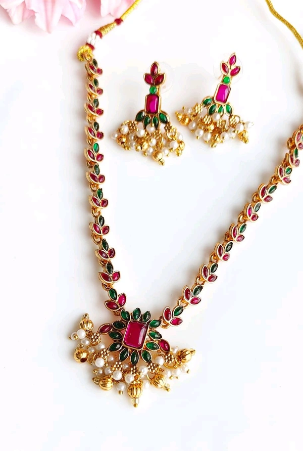 Beautiful Ruby Green Necklace Set 