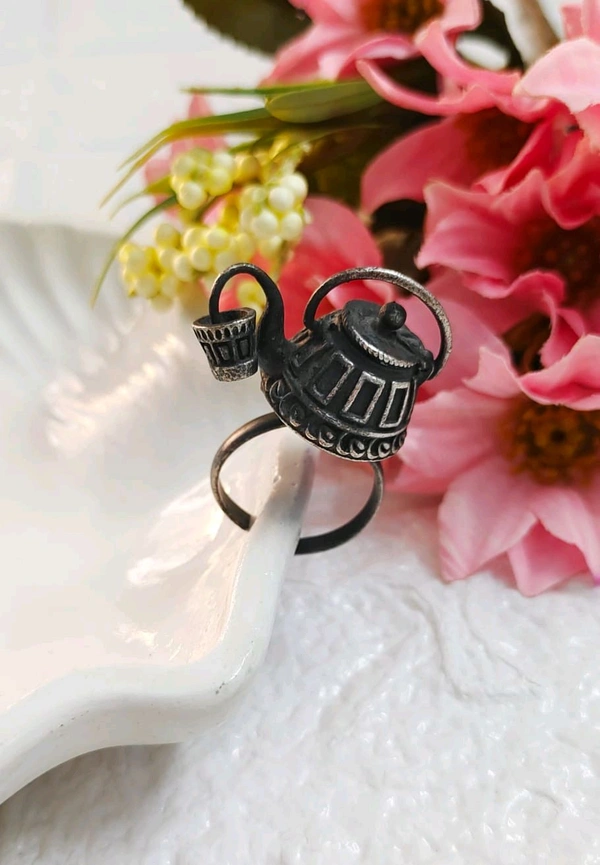 Adjustable Black Polish Tea kettle Finger Ring