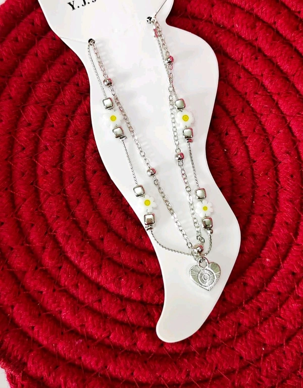 Pretty White Floral Anklet 