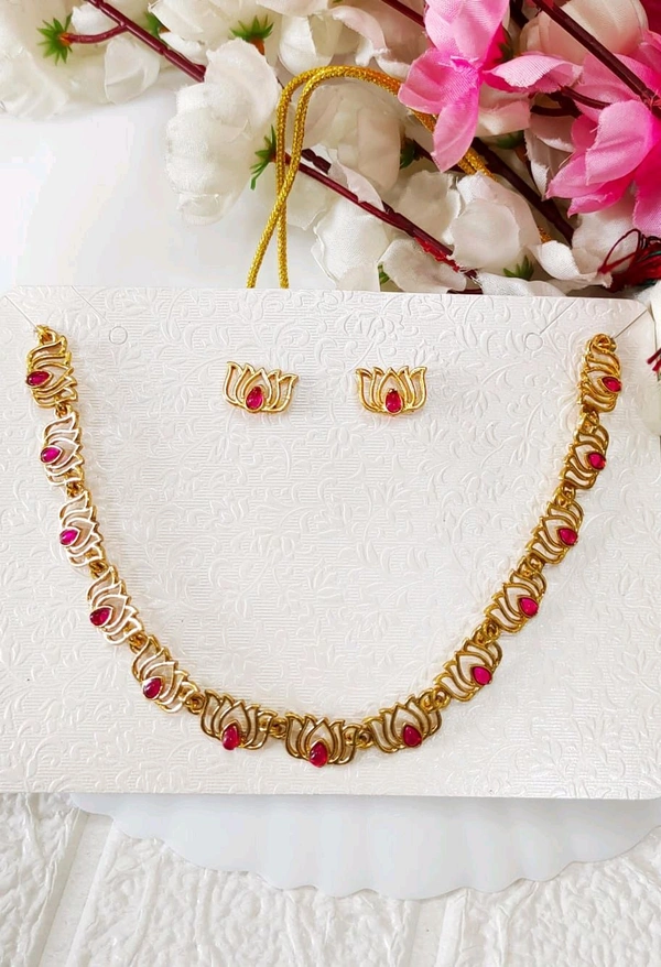 Tomato Red Lotus Choker Set 