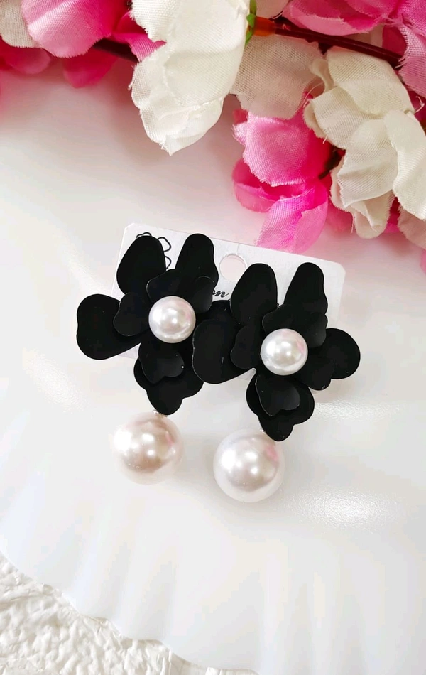 Floral Petals With Pearl Drops 