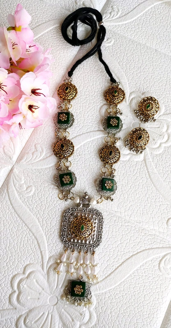 Beautiful Green Adjustable Long Necklace Set