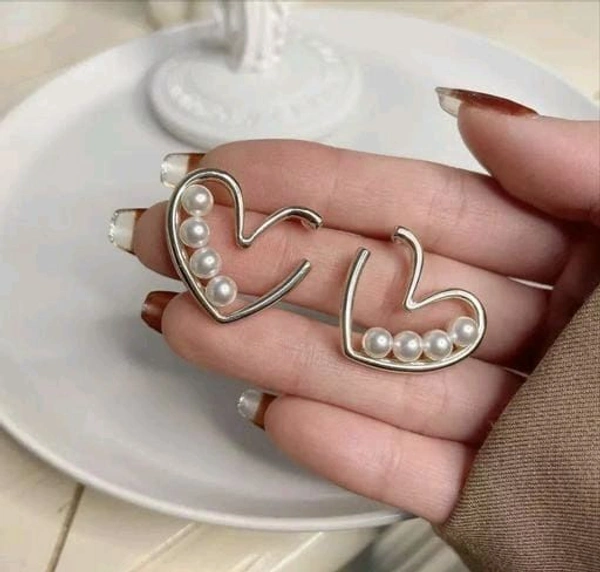 Gorgeous Pearl Heart Studs