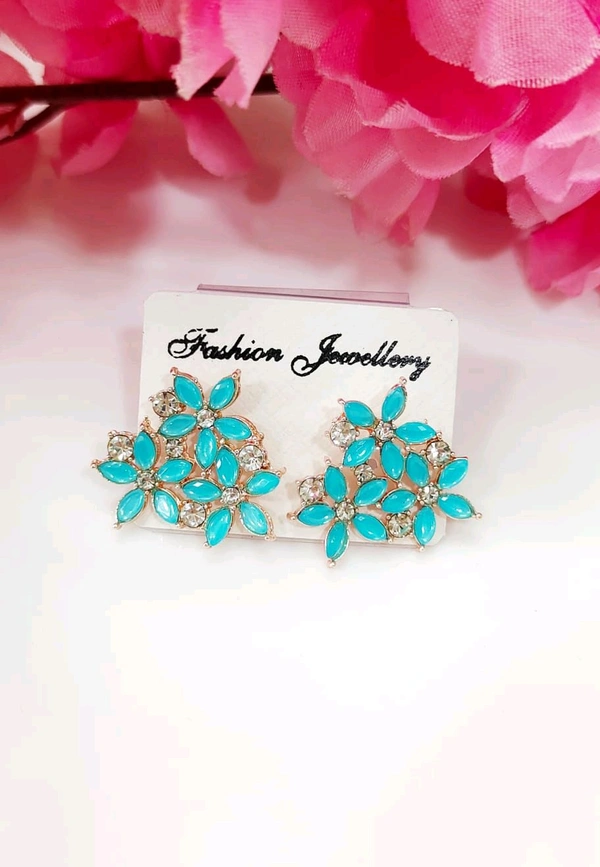 Pretty Crystal Studs