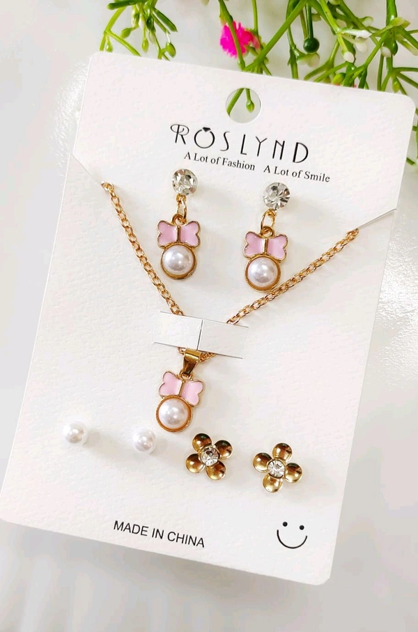 Cute Butterfly Pendant & Earrings Combo Card