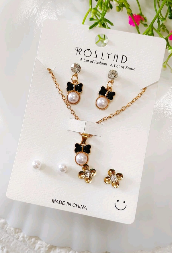 Cute Butterfly Pendant & Earrings Combo Card