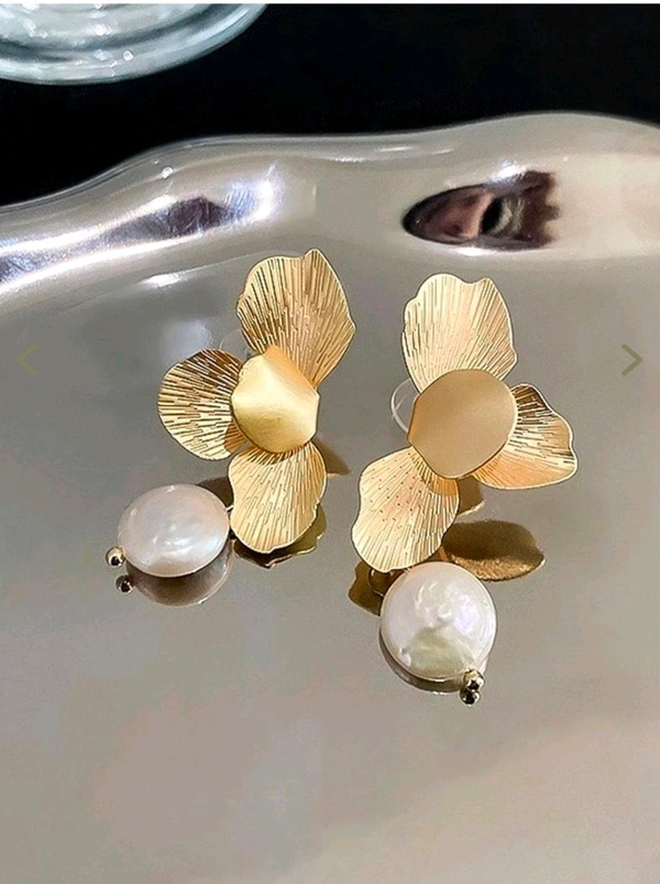 Asthetic Korean Golden Matte Pearl Earrings 