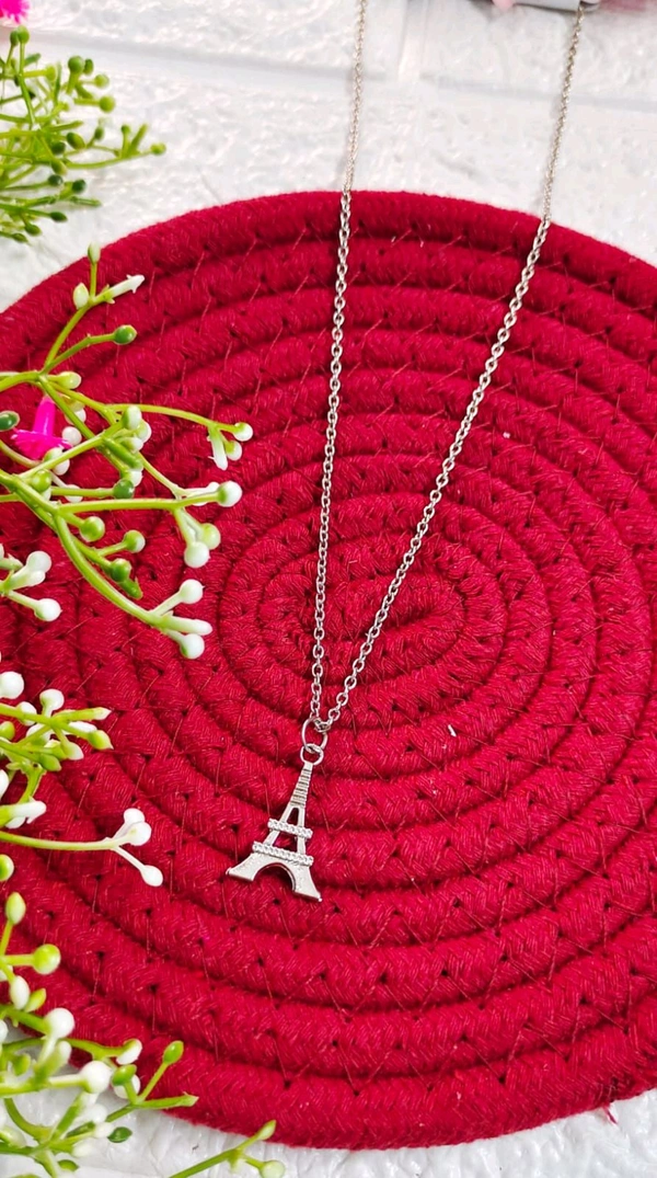 Stylish Eiffel Tower Pendant Chain