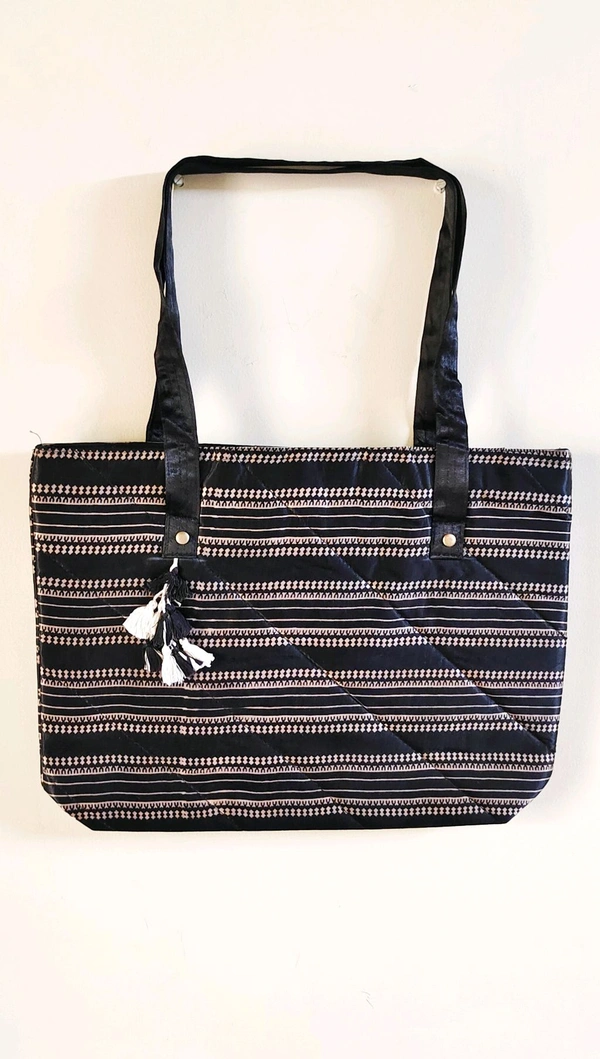 Ethnic Spacious Tote Bags With Tassels