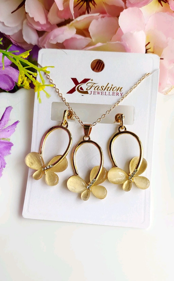 Stylish Monalisa Pendant Set 