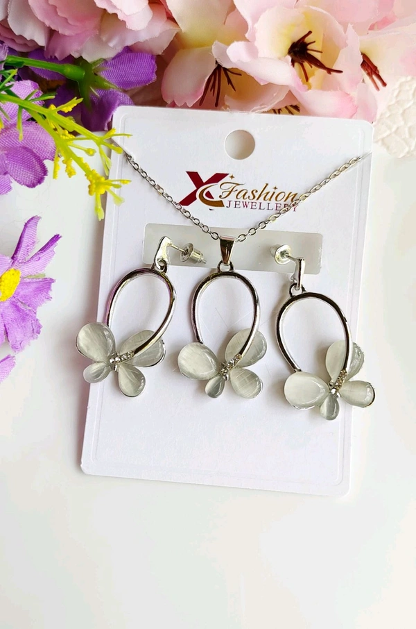 Stylish Monalisa Pendant Set 