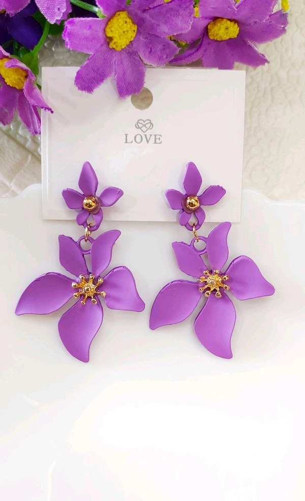 Pretty Floral Matte Danglers 🌷