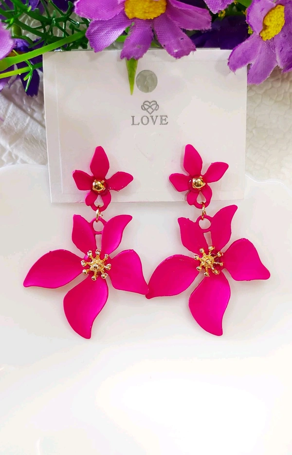 Pretty Floral Matte Danglers 🌷