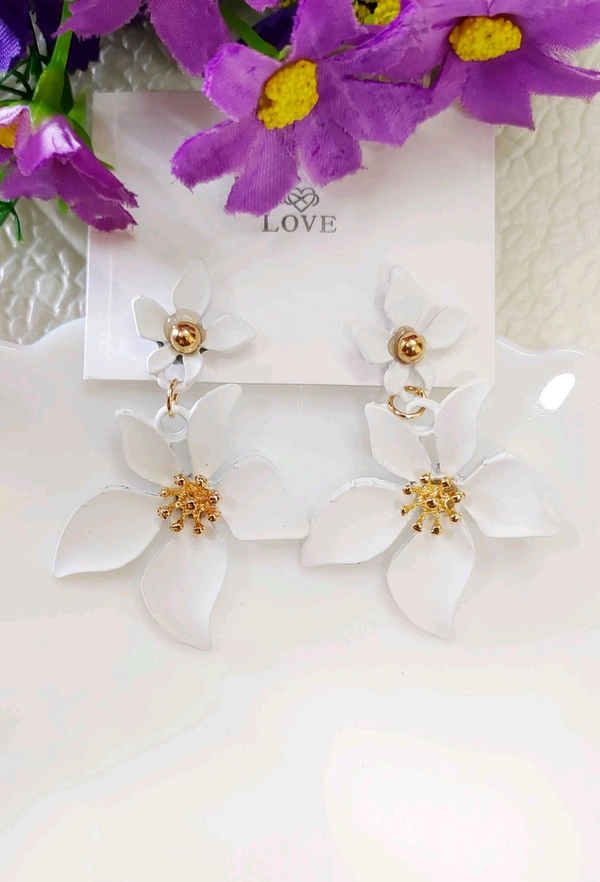 Pretty Floral Matte Danglers 🌷