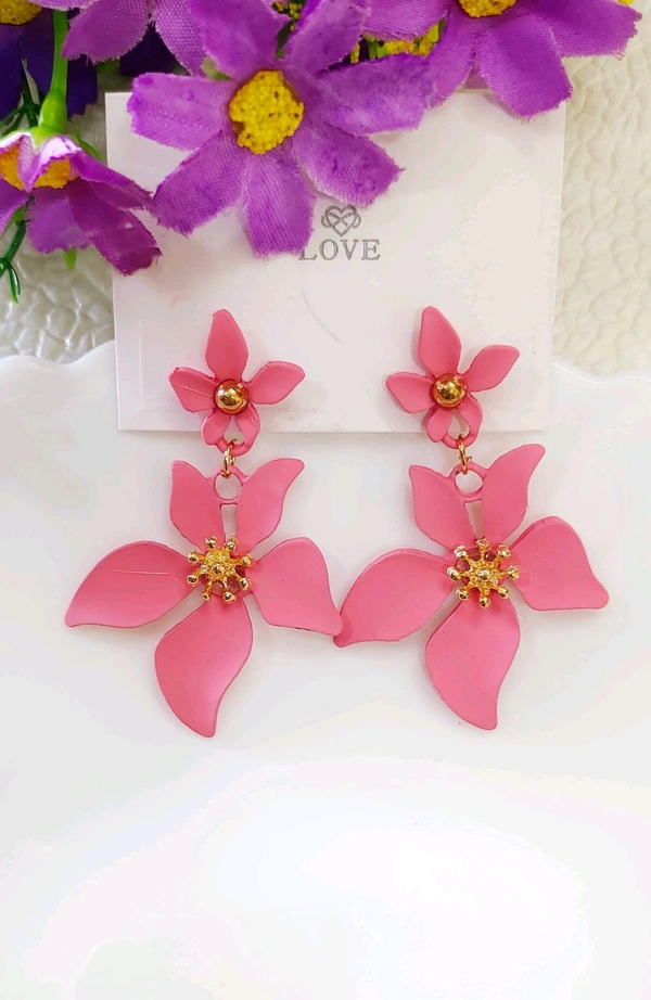 Pretty Floral Matte Danglers 🌷