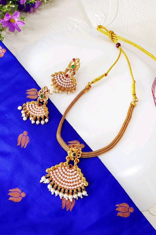 Beautiful Premium Pearl Necklace Set 