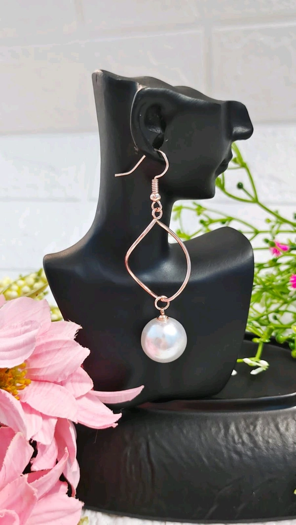 Unique Rosegold Pearl Earrings 