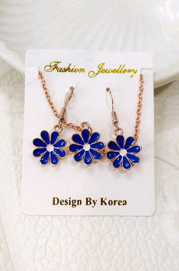 Pretty Floral Pendant Set