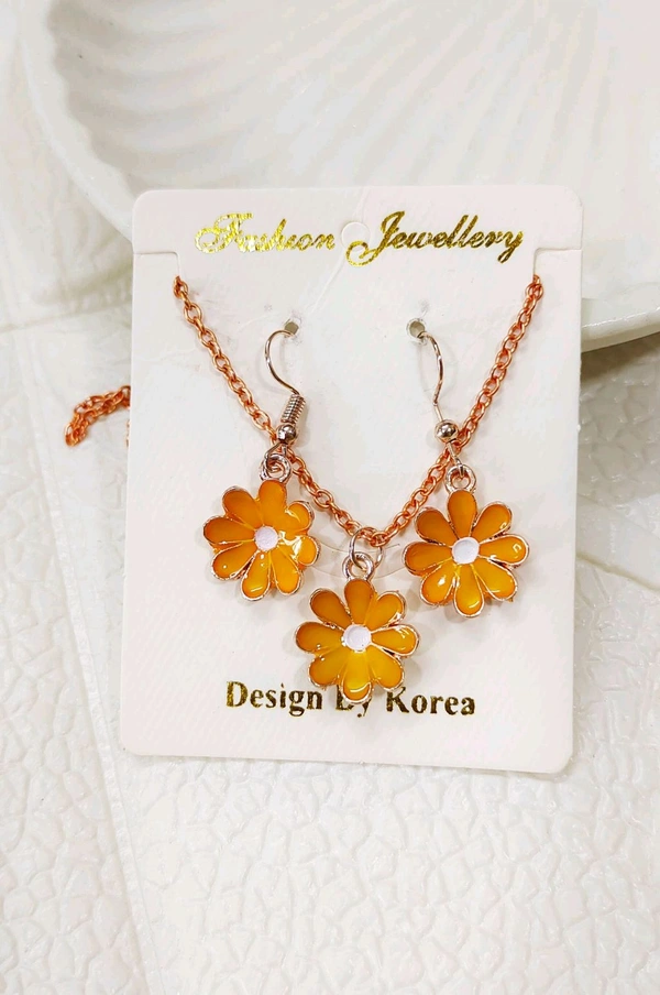 Pretty Floral Pendant Set