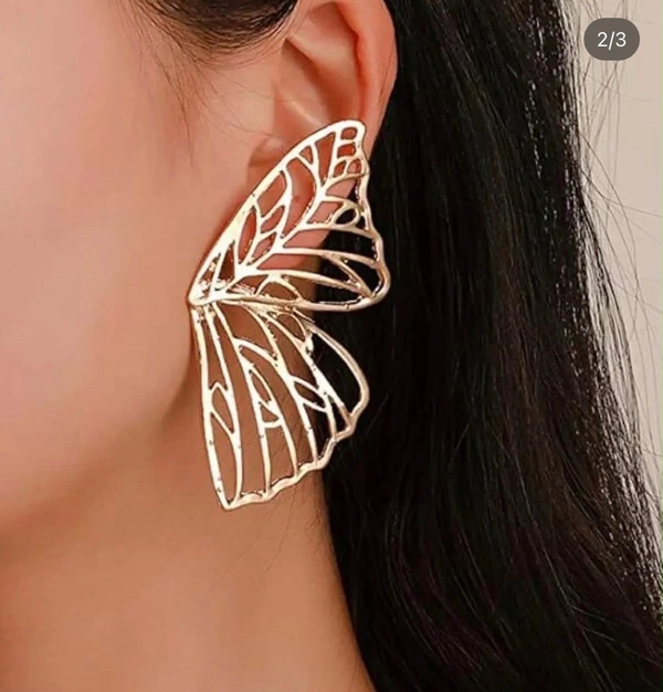 *Golden Butterfly Elegance Earrings* 🦋
