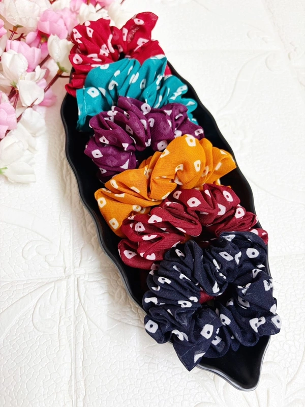Bandhani Print Medium Scrunchies