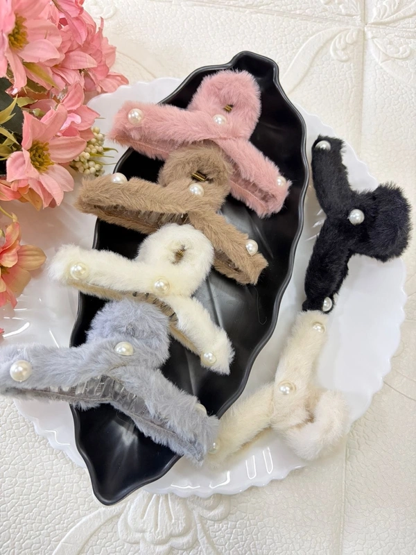 Pearl Plush Hair Claws