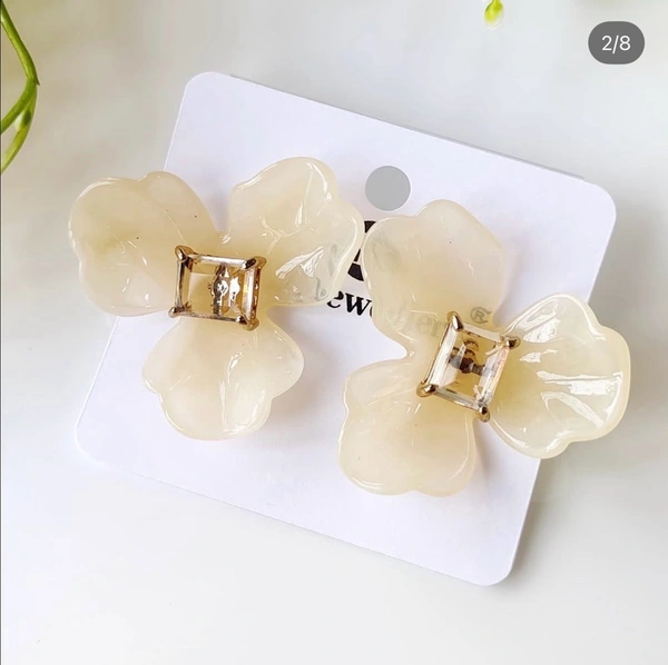 Lightweight Quirky Korean Flower Studs