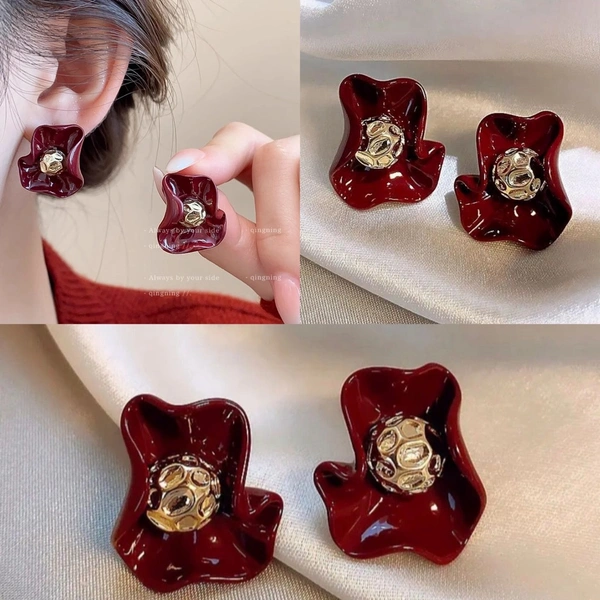 🌷*Cherry Red Folded Petal Studs*🌷