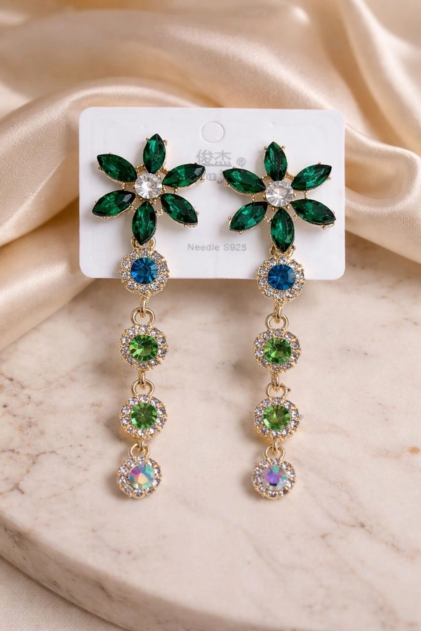 *Korean Luxe statement crystal drop earrings* 💎💚