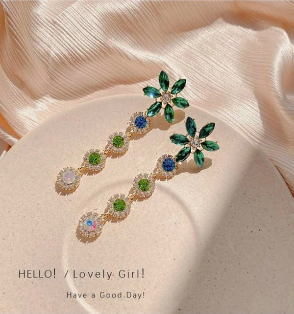 *Korean Luxe statement crystal drop earrings* 💎💚