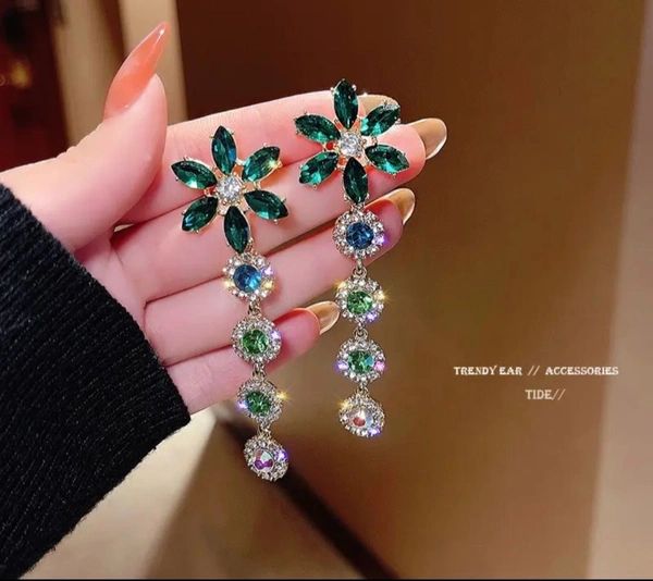 *Korean Luxe statement crystal drop earrings* 💎💚