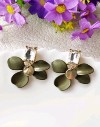 *Bloom Petal Statement Earrings* ✨🌸 - White