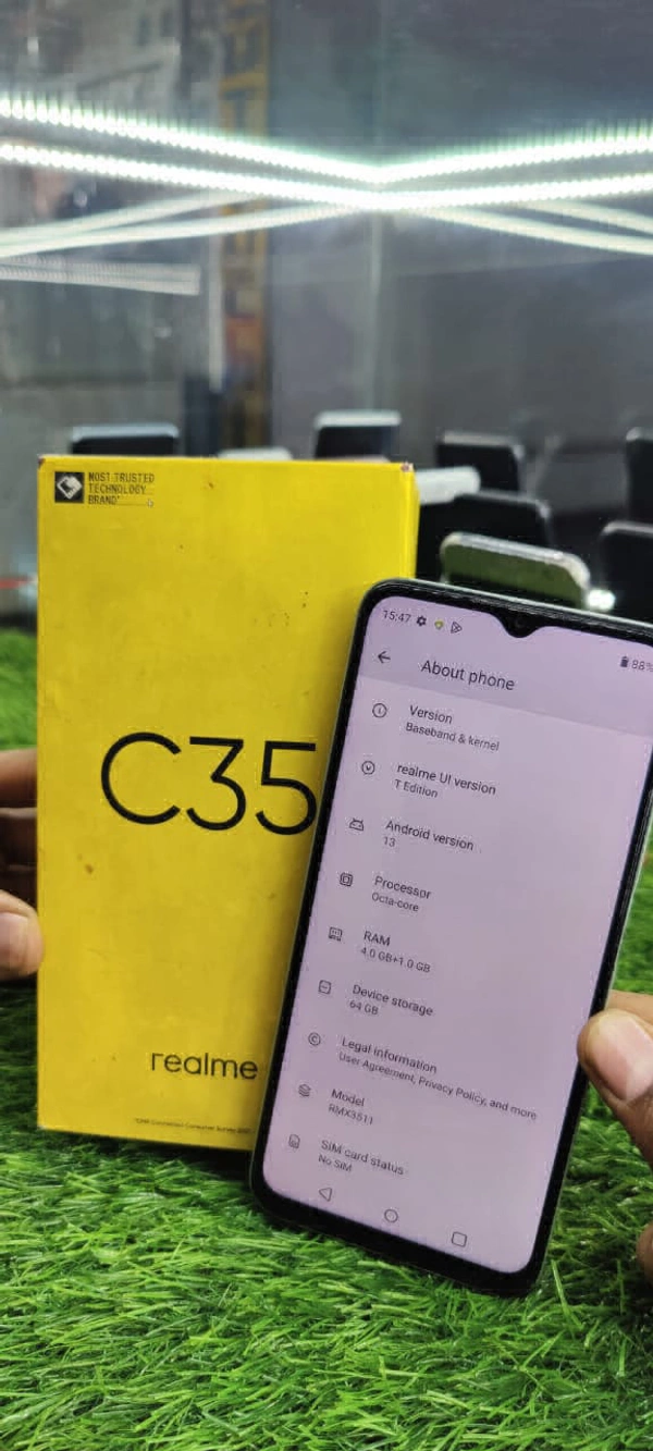 Realme C35