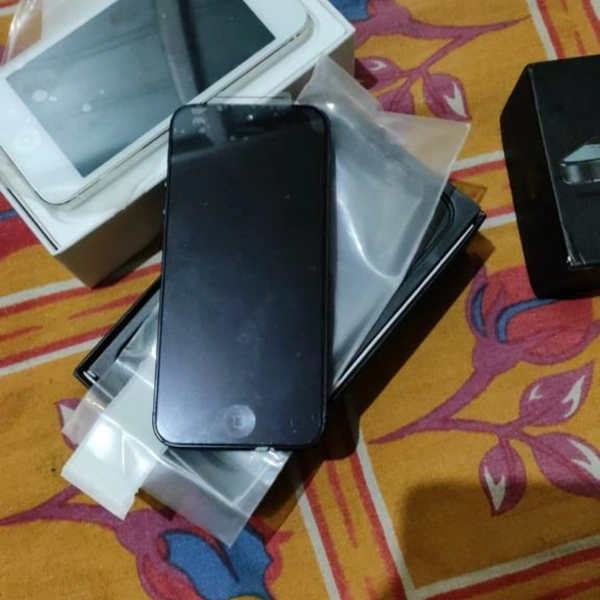 Apple Iphone 5  - Black, 32gb