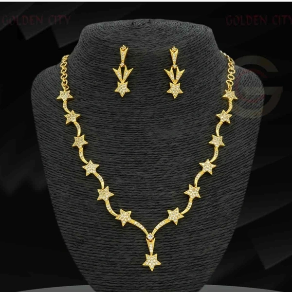 STAR WHITE STONE NECKLACE 